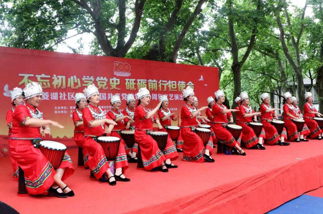 红林檎近·高柳春才软